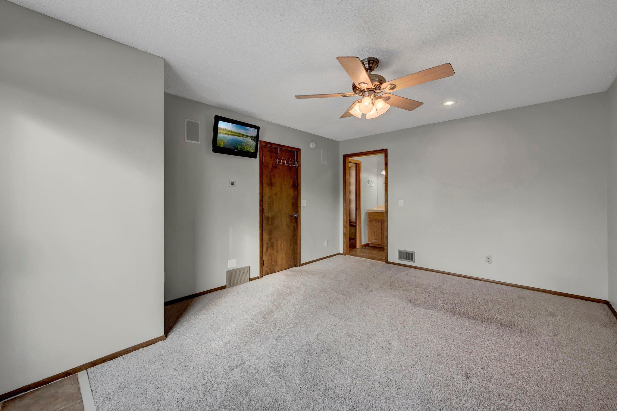 10532 Quebec Road Bloomington, MN 55438 - Photo 25 of 38 Gallery Image 25