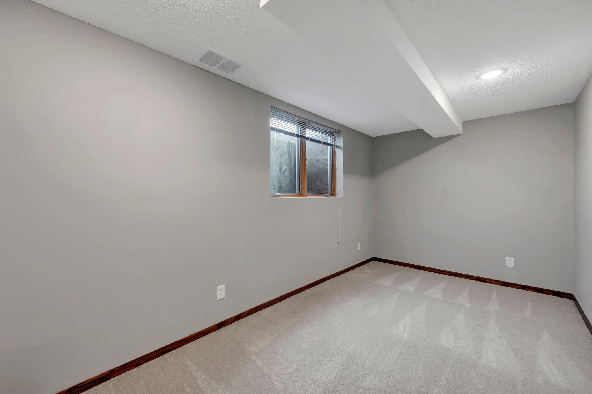 10532 Quebec Road Bloomington, MN 55438 - Photo 30 of 38 Gallery Image 30