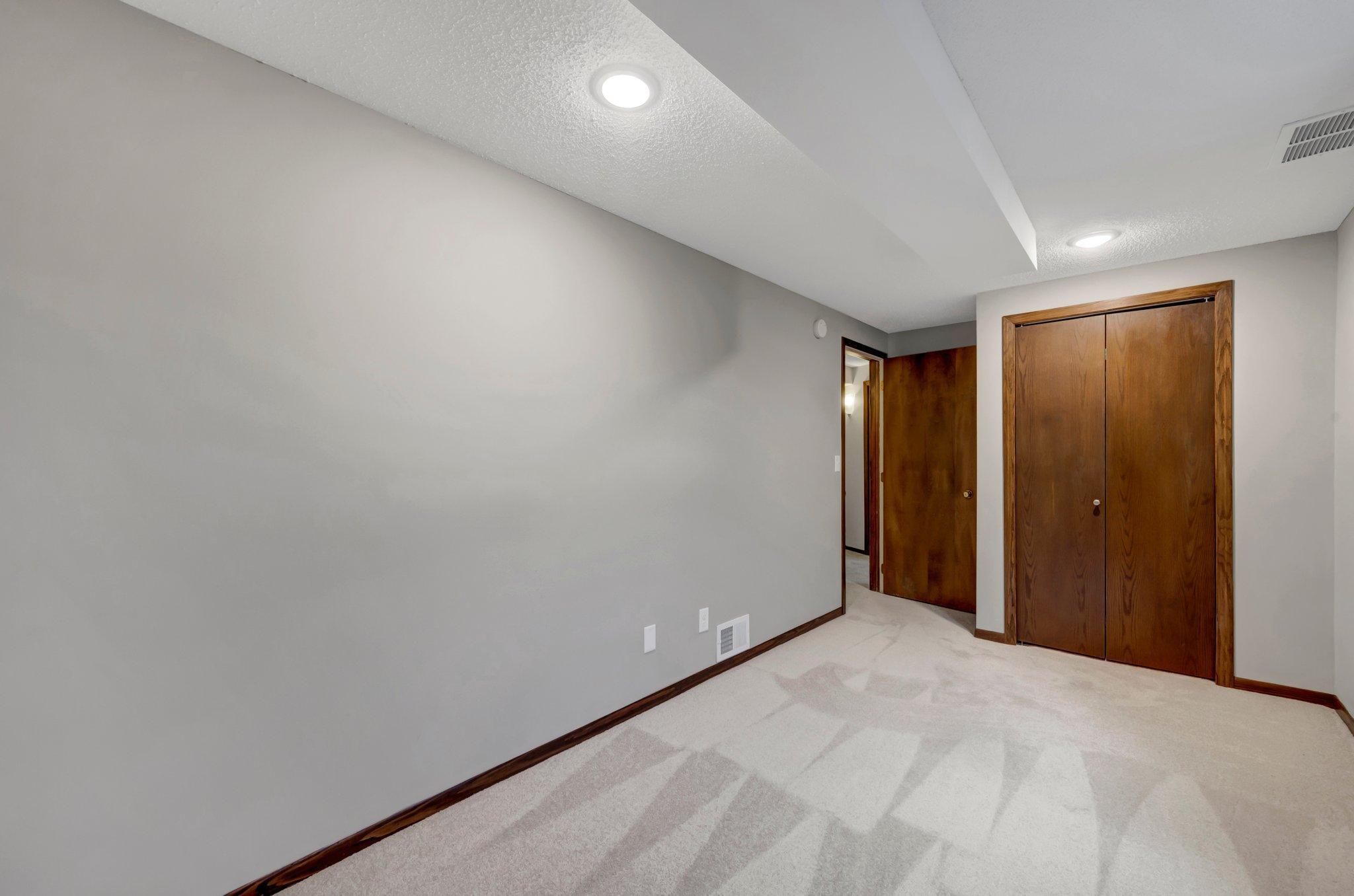 10532 Quebec Road Bloomington, MN 55438 - Photo 31 of 38 Gallery Image 31