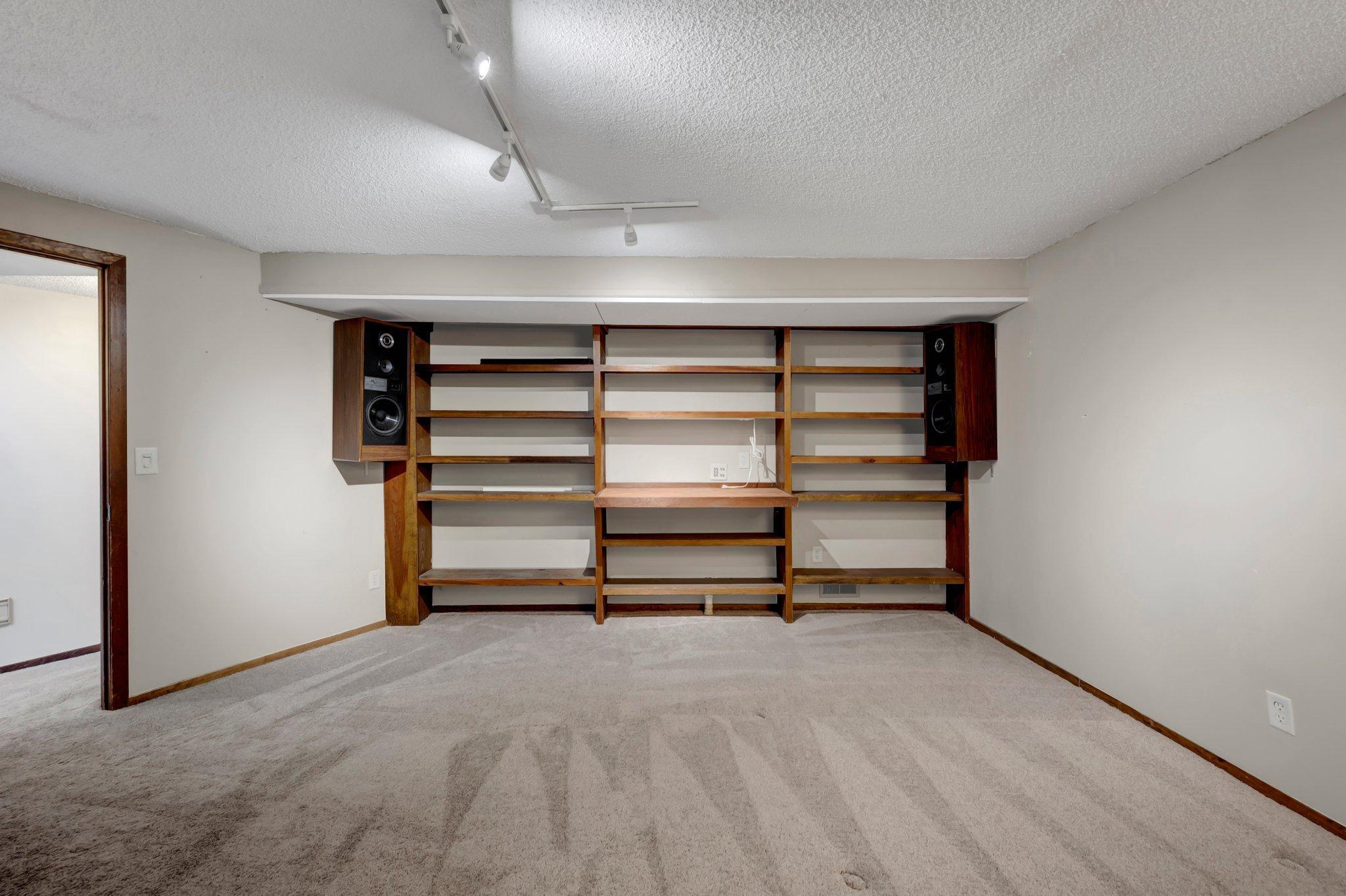 10532 Quebec Road Bloomington, MN 55438 - Photo 36 of 38 Gallery Image 36