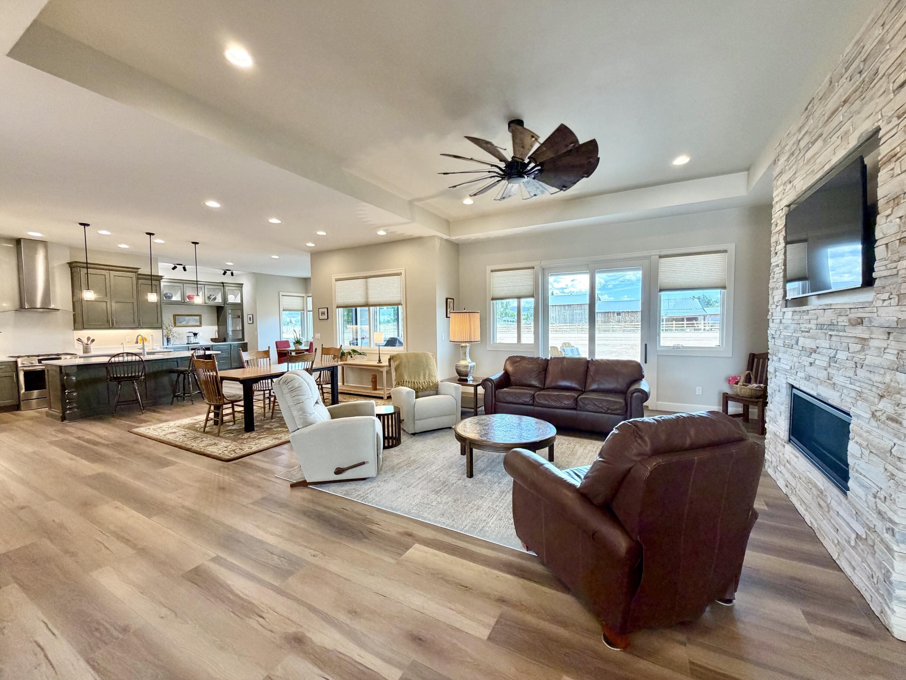 15420 6270 Road Montrose, CO 81403 - Photo 9 of 58 Living Area