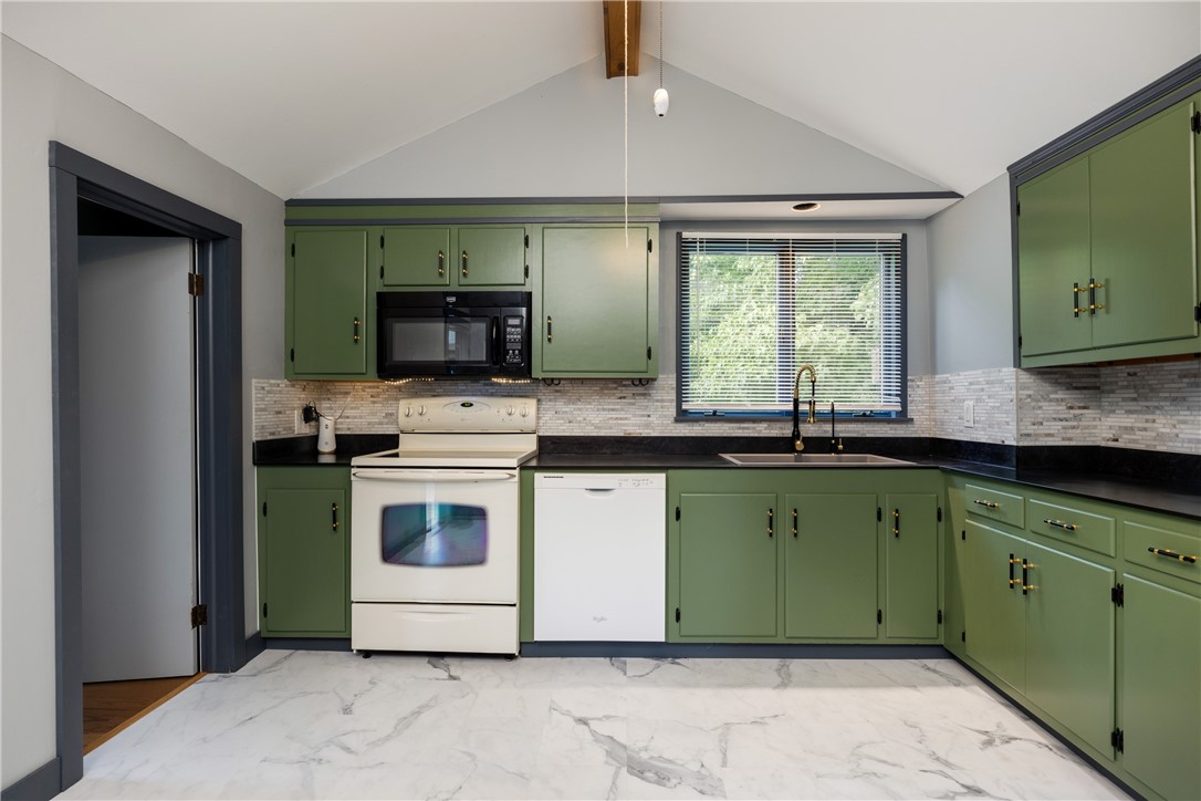 514 Maple Street Big Flats, NY 14814 - Photo 6 of 39 Lovely Kitchen w/appliances