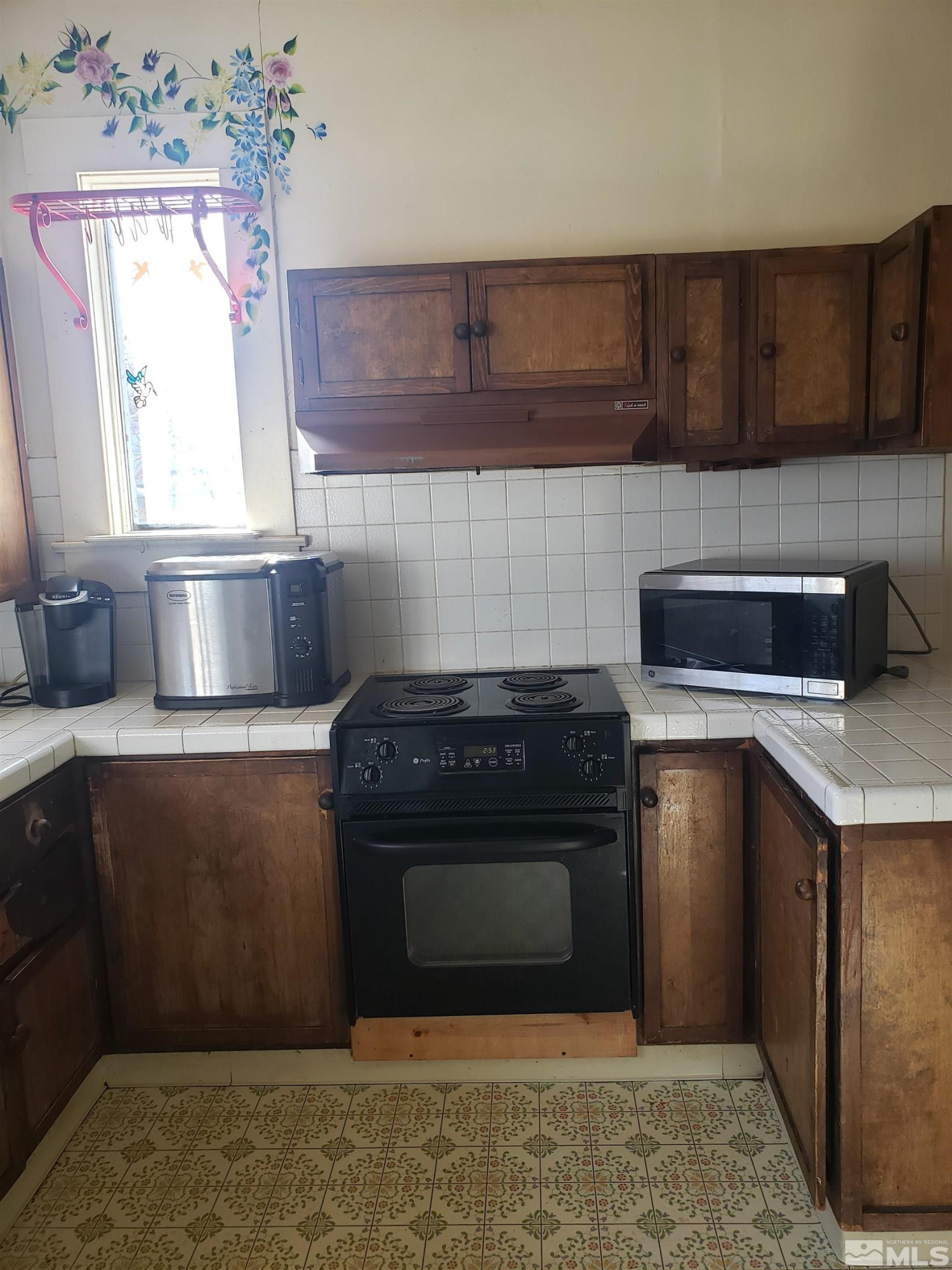 325 Gould Street Reno, NV 89502 - Photo 8 of 19 a kitchen with granite countertop a stove and a sink