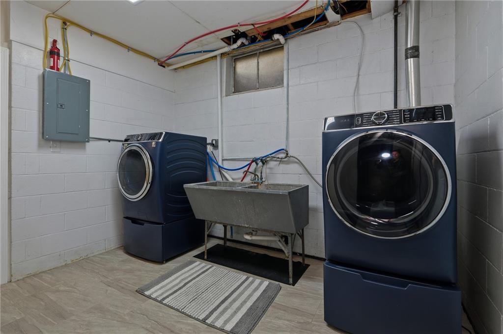 690 Pearce Mill Road Wexford, PA 15090 - Photo 26 of 38 a utility room with sink dryer and washer