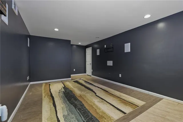 a view of house with a yard