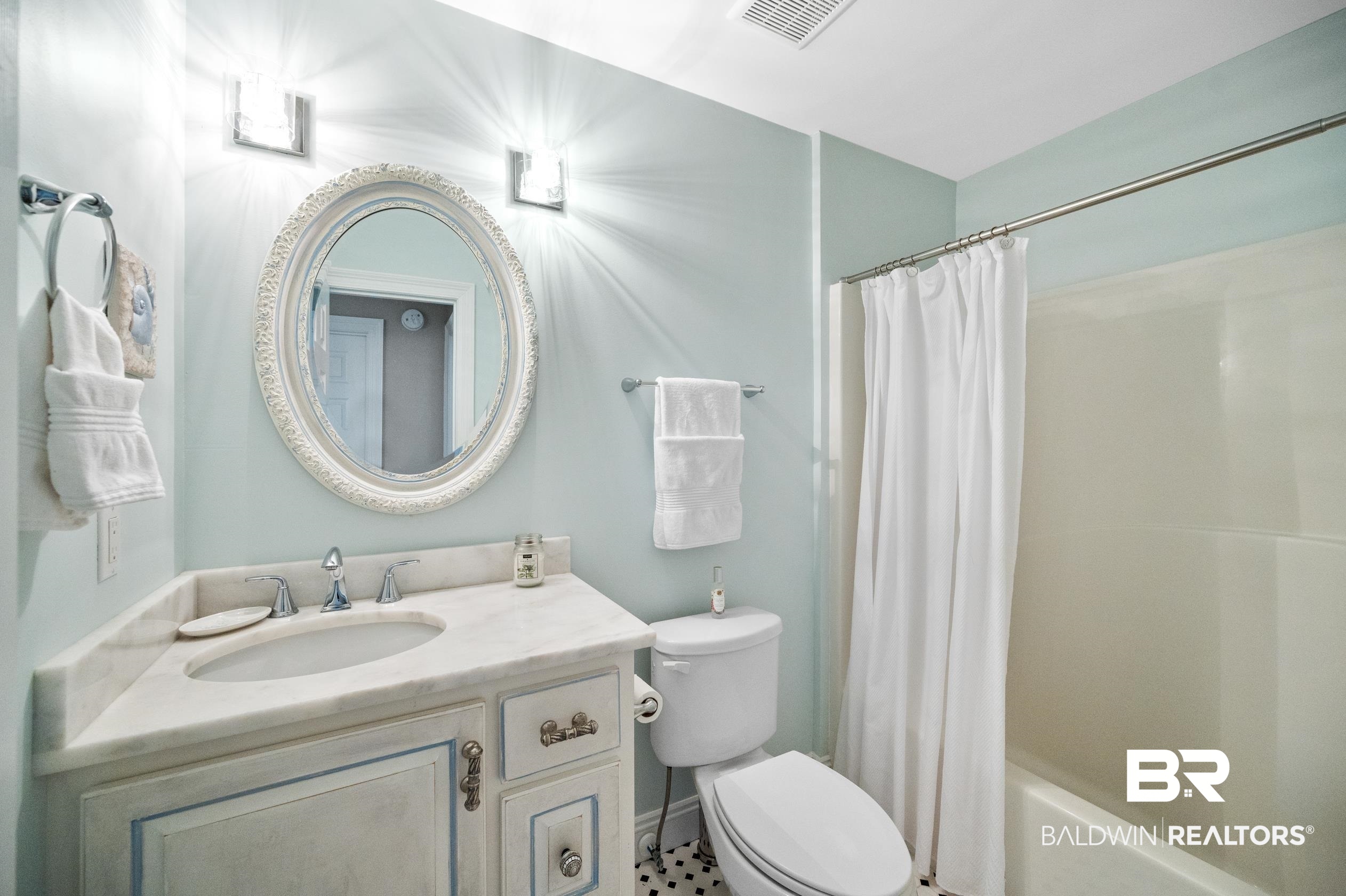17188 Oyster Bay Road Gulf Shores, AL 36542 - Photo 31 of 47 Main Level Bathroom