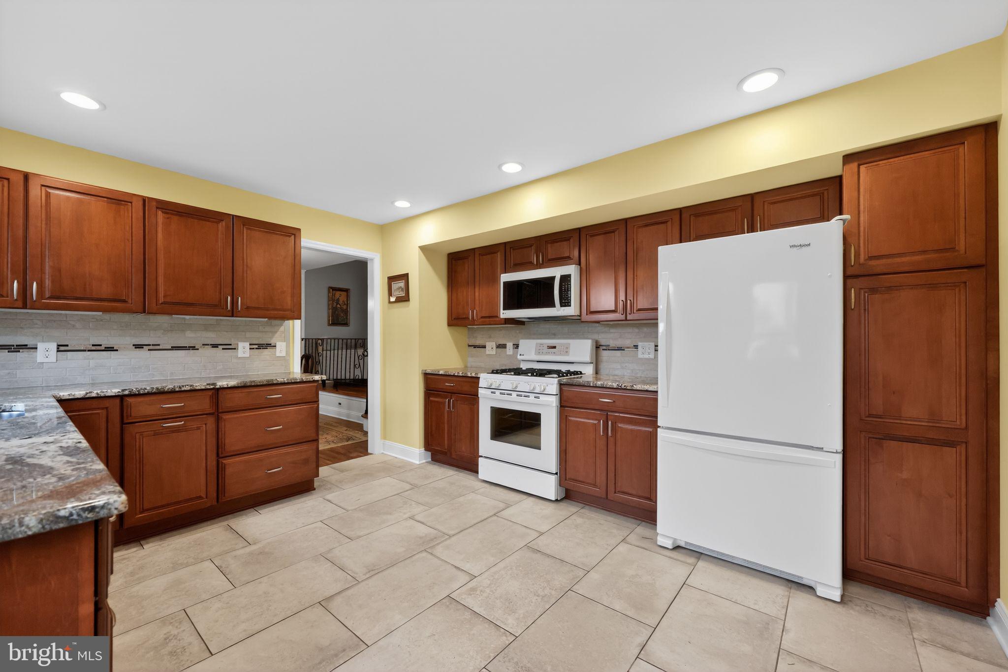 57 Tar Heels Road Hamilton, NJ 08619 - Photo 6 of 16 Gallery Image 6