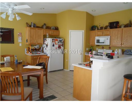 635 Dan Street Henderson, NV 89015 - Photo 2 of 6 Kitchen.