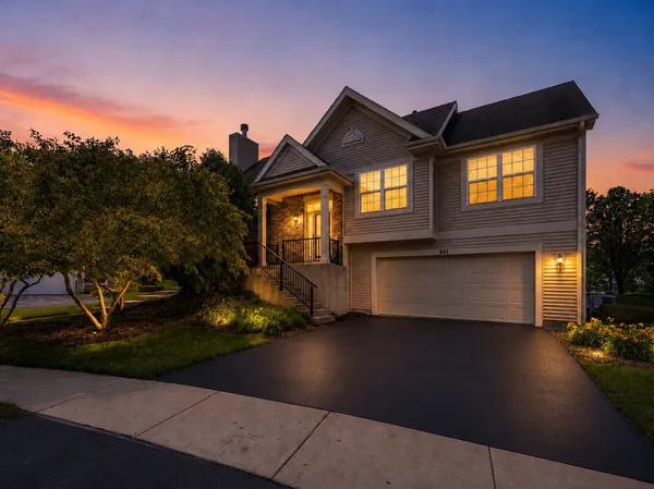 $299,900 | 941 Emerald Drive, Pingree Grove, IL 60140