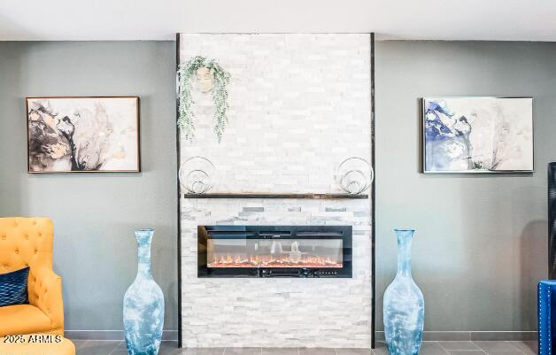 11215 North 37th Avenue Phoenix, AZ 85029 - Photo 2 of 46 a living room with furniture and a fireplace