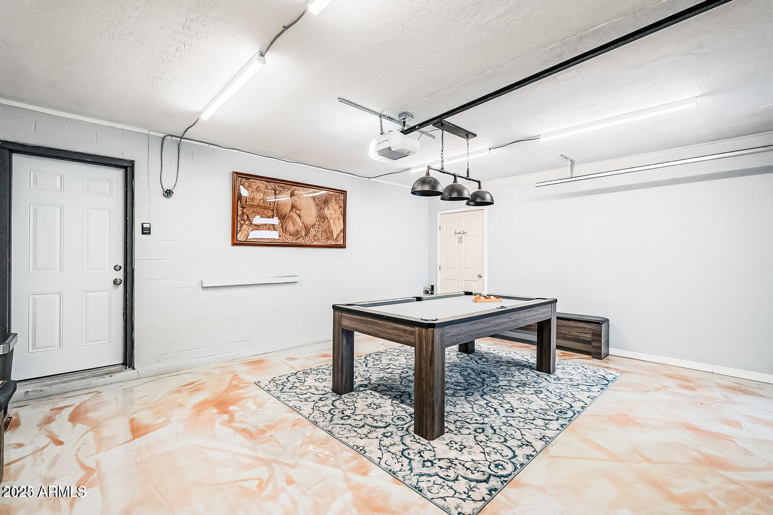 11215 North 37th Avenue Phoenix, AZ 85029 - Photo 21 of 46 a view of a livingroom with furniture