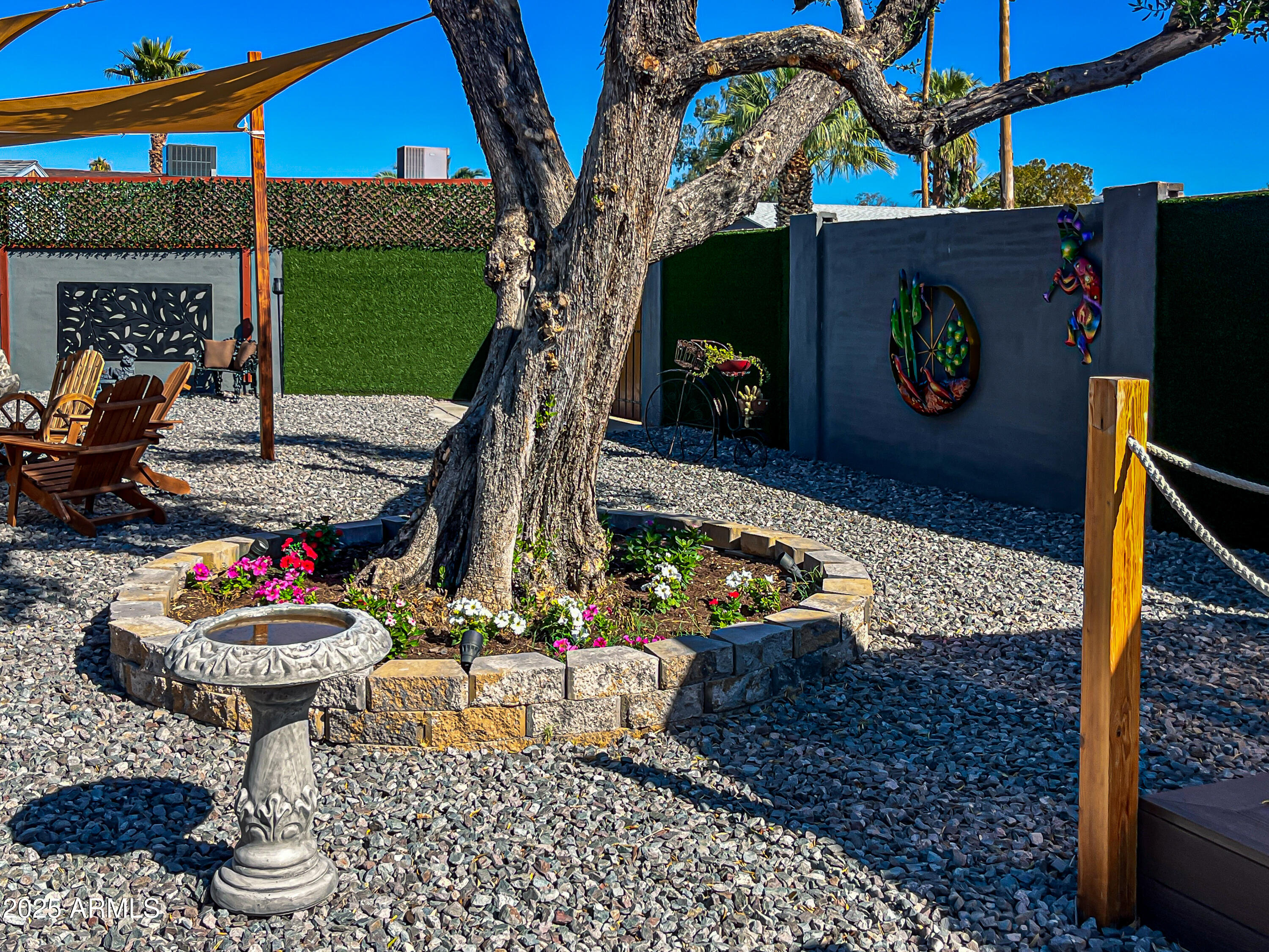 11215 North 37th Avenue Phoenix, AZ 85029 - Photo 43 of 46 a front view of a house with garden