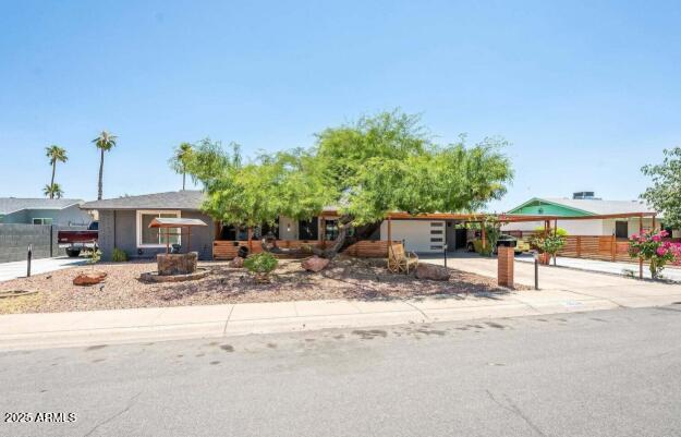 11215 North 37th Avenue Phoenix, AZ 85029 - Photo 9 of 46 a view of a backyard with a sitting area