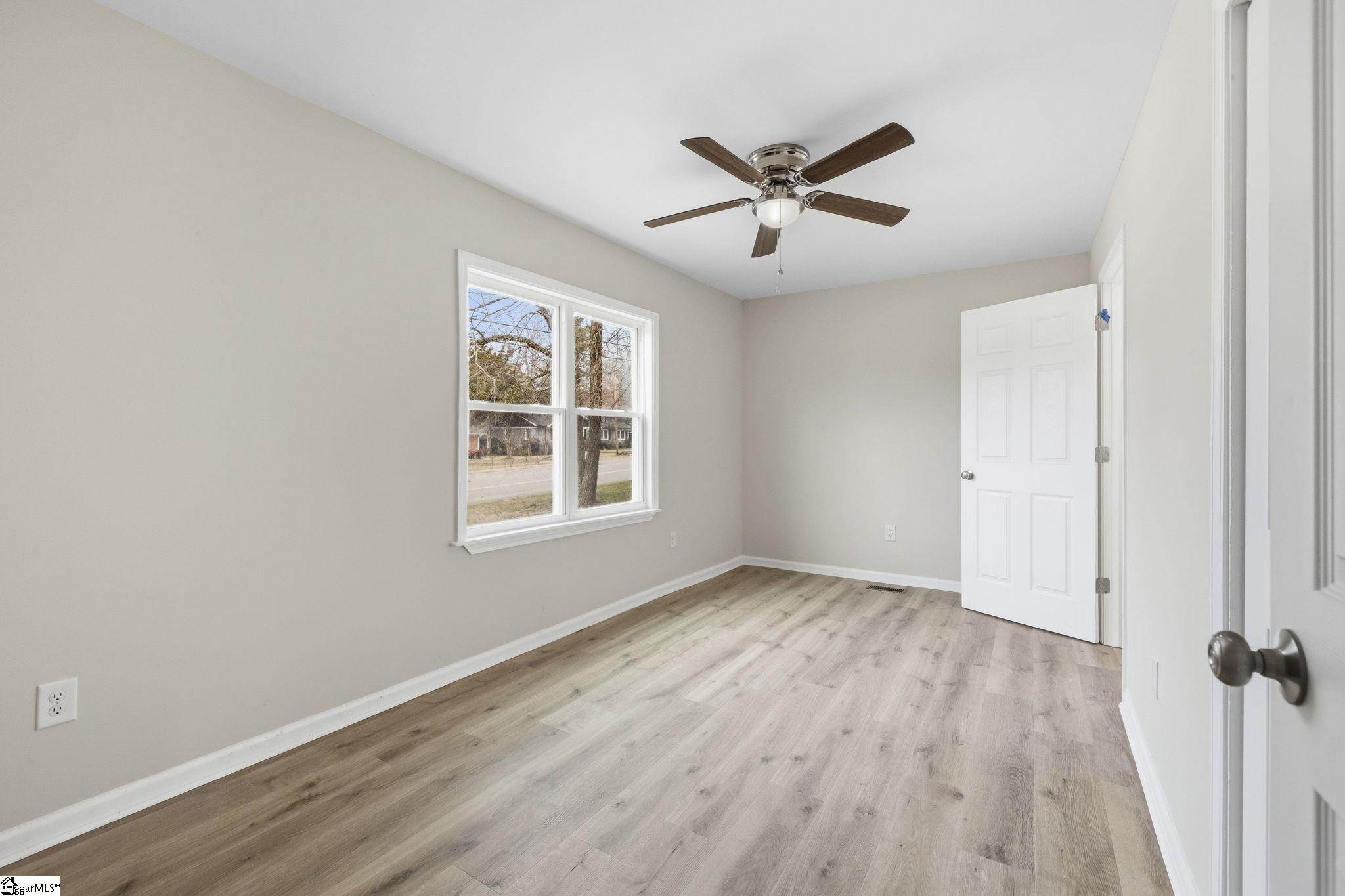 120 Waddell Road Greenville, SC 29609 - Photo 28 of 33