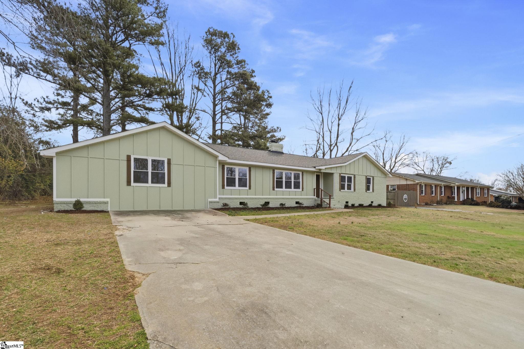 120 Waddell Road Greenville, SC 29609 - Photo 3 of 33