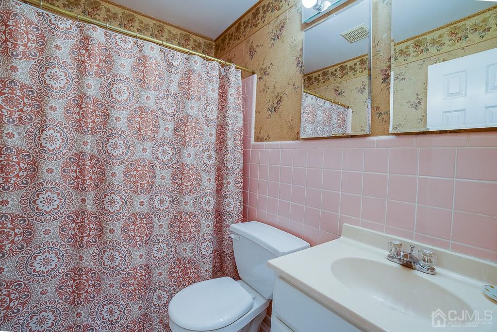 45 Kingsley Road Kendall Park, NJ 08824 - Photo 11 of 13 Gallery Image 11