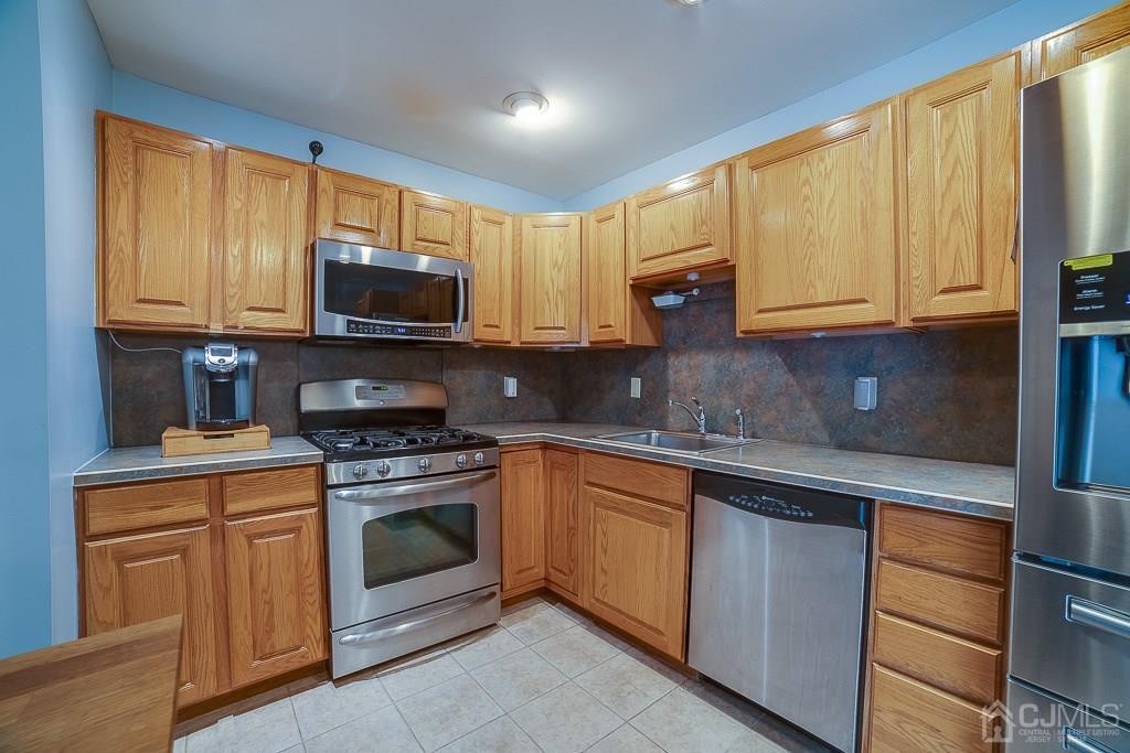 45 Kingsley Road Kendall Park, NJ 08824 - Photo 6 of 13 Gallery Image 6