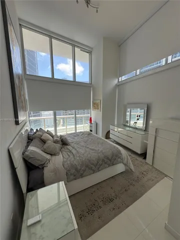 $5,400 | 475 Brickell Avenue, Unit 2813, Miami, FL 33131