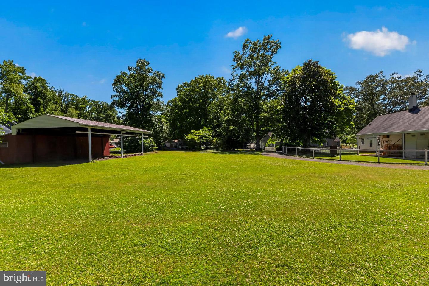 2021 Holly Neck Road Baltimore, MD 21221 - Photo 2 of 12 Gallery Image 2