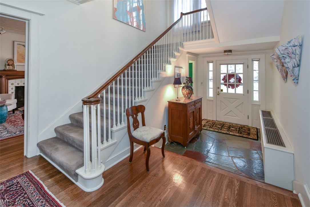 2525 Stratford Road Cleveland, OH 44118 - Photo 2 of 25 Gallery Image 2