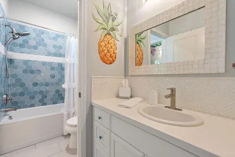 $1,899,000 | 2744 Vistamonte Glen, Escondido, CA 92027