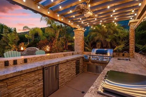 $1,899,000 | 2744 Vistamonte Glen, Escondido, CA 92027