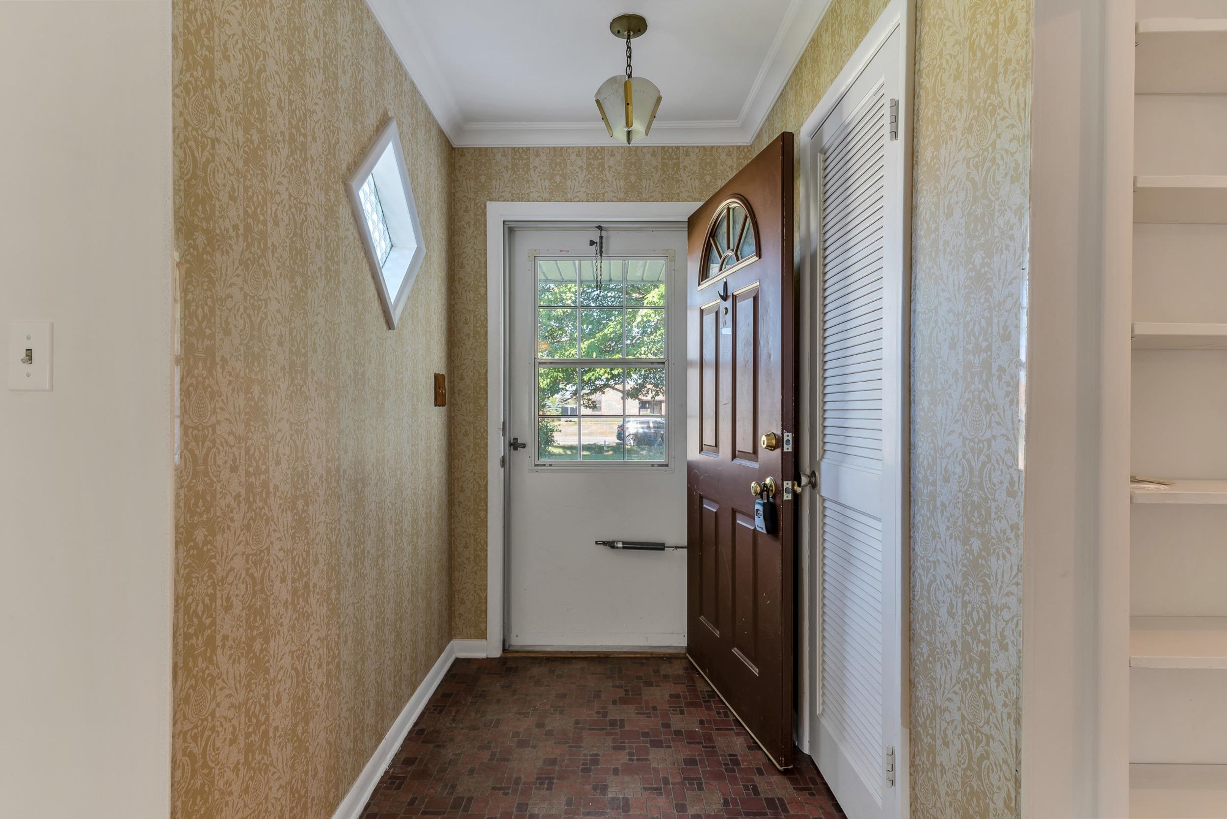 6187 Torrey Road Flint, MI 48507 - Photo 5 of 46 50145545-d3a1c106-80c9-4b2b-b482-401f1b6a767b.JPG