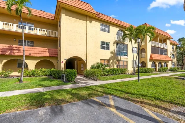 $165,000 | 10762 La Placida Drive, Unit 7106, Coral Springs, FL 33065
