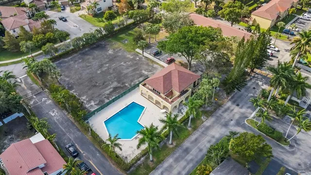 $165,000 | 10762 La Placida Drive, Unit 7106, Coral Springs, FL 33065