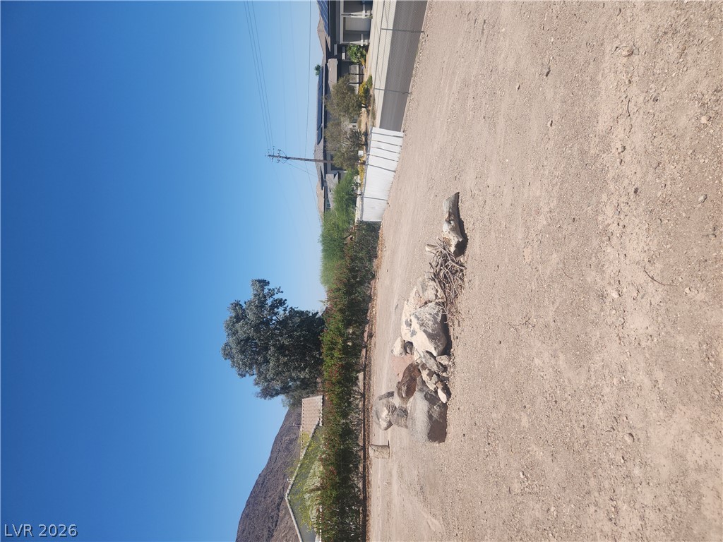 564 Ridgeway Road Henderson, NV 89015 - Photo 19 of 22 A spacious, unpaved yard awaits your creative landscaping vision.