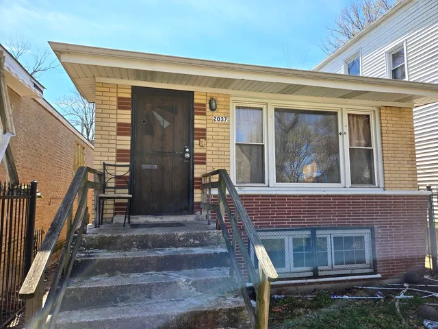 $139,900 | 2037 West 69th Place, Chicago, IL 60636