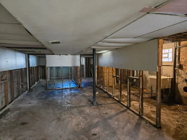 $139,900 | 2037 West 69th Place, Chicago, IL 60636