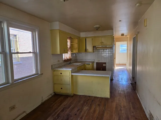 $139,900 | 2037 West 69th Place, Chicago, IL 60636