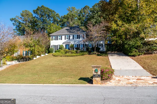 a view of a house with a yard and plants