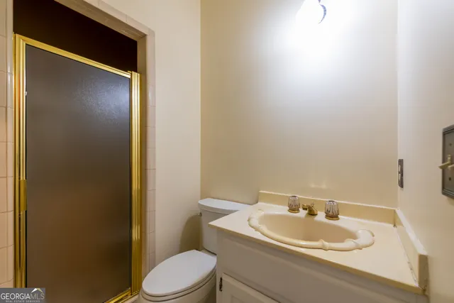 an empty room with a ceiling fan and wooden floor