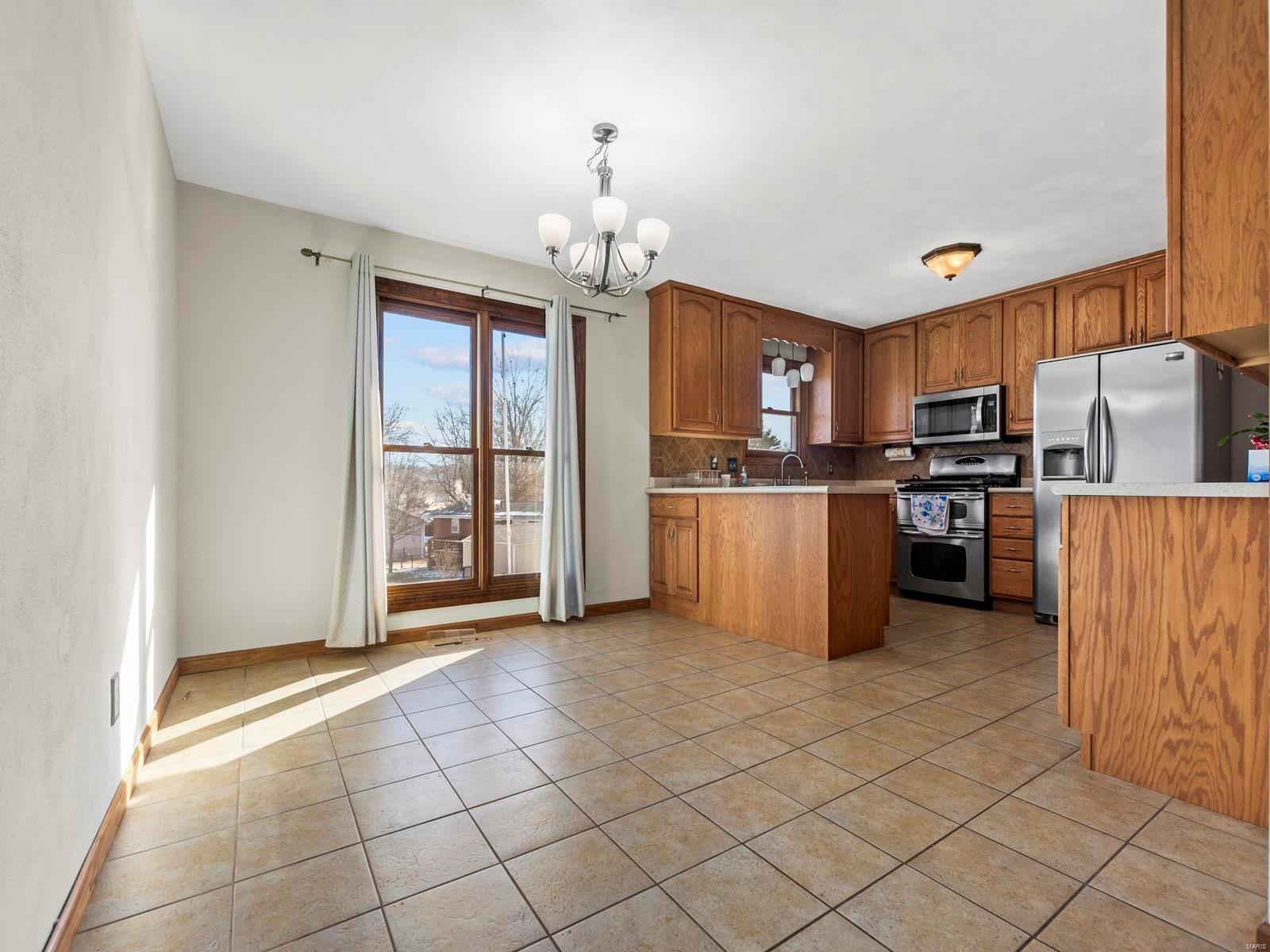 218 Ridgeview Drive Columbia, IL 62236 - Photo 6 of 33 Gallery Image 6