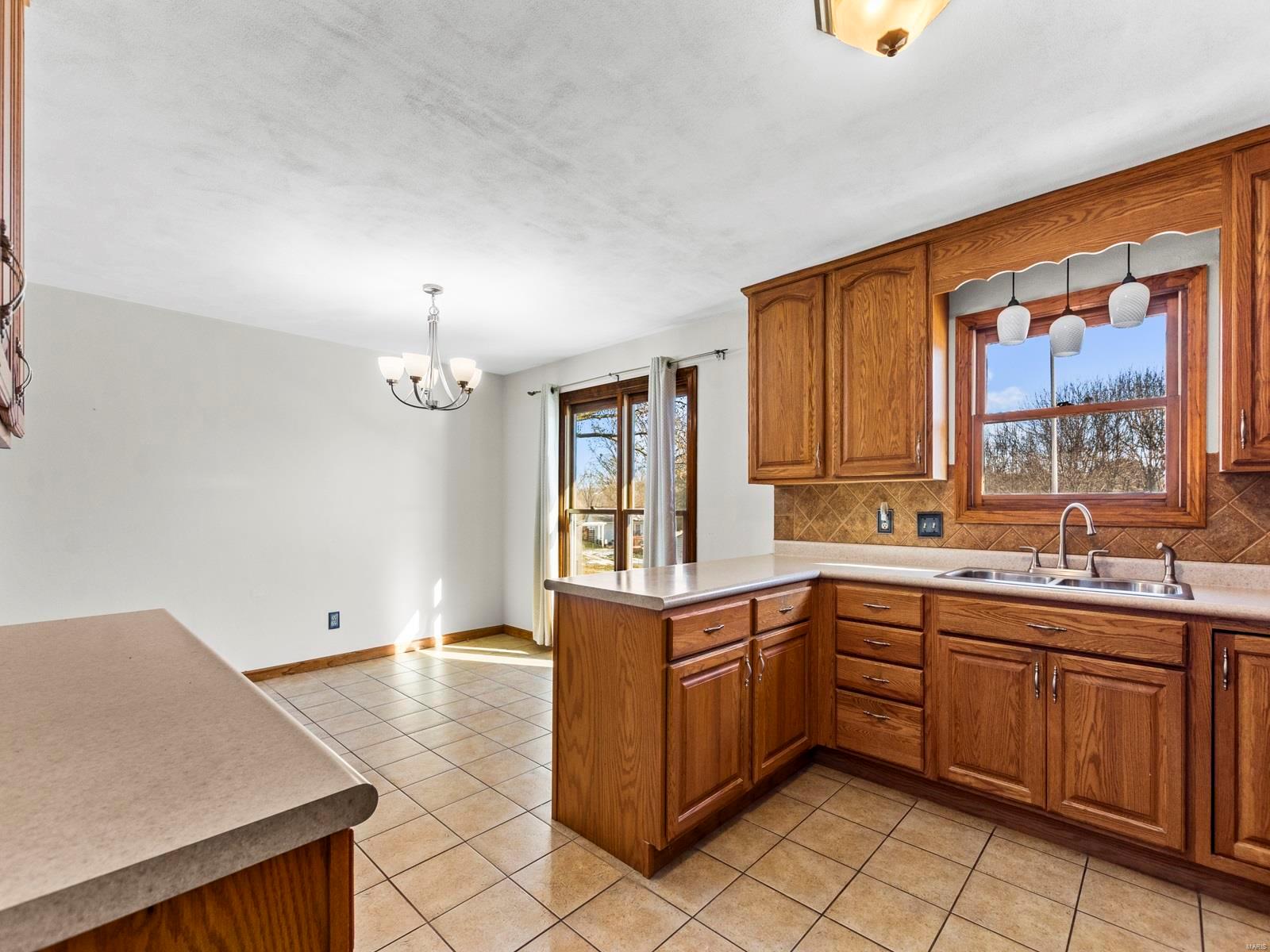 218 Ridgeview Drive Columbia, IL 62236 - Photo 7 of 33 Gallery Image 7