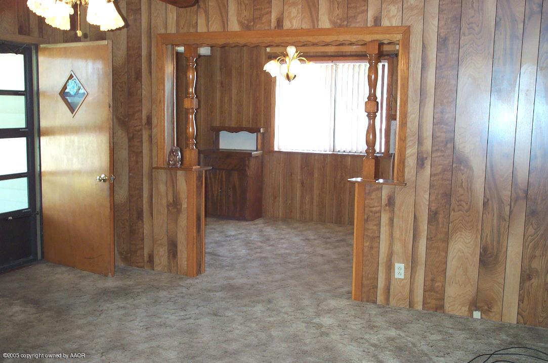 1406 North Spring Street Amarillo, TX 79107 - Photo 4 of 15 Living Room (2)