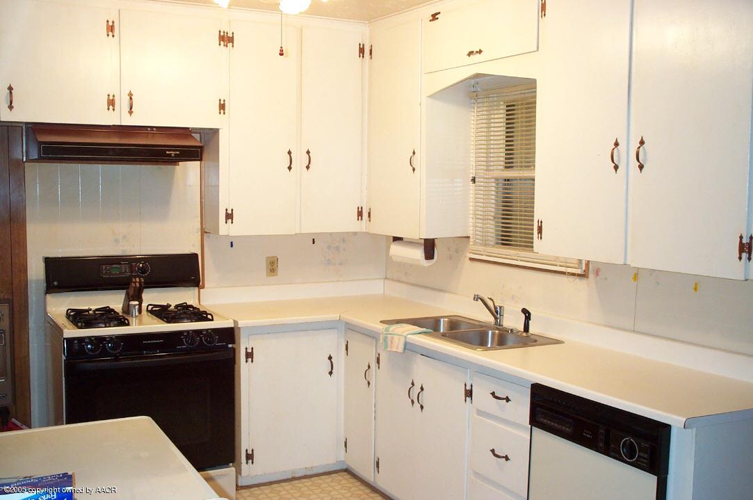 1406 North Spring Street Amarillo, TX 79107 - Photo 7 of 15 Kitchen (1)