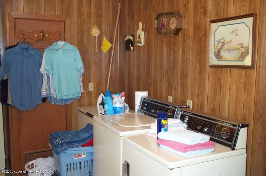 1406 North Spring Street Amarillo, TX 79107 - Photo 9 of 15 Laundry Area