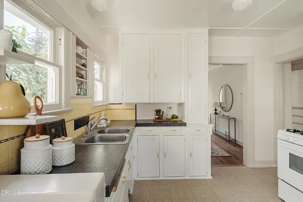 $825,000 | 2843 Los Olivos Lane, La Crescenta, CA 91214