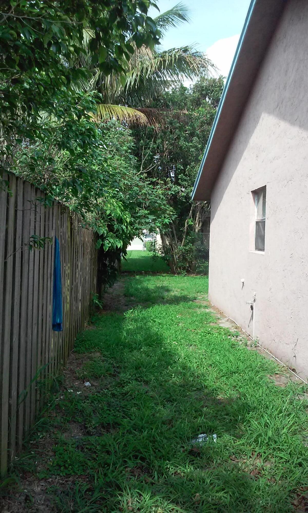 2341 Avenue Z, Unit A Riviera Beach, FL 33404 - Photo 14 of 16 9.1 Side yard