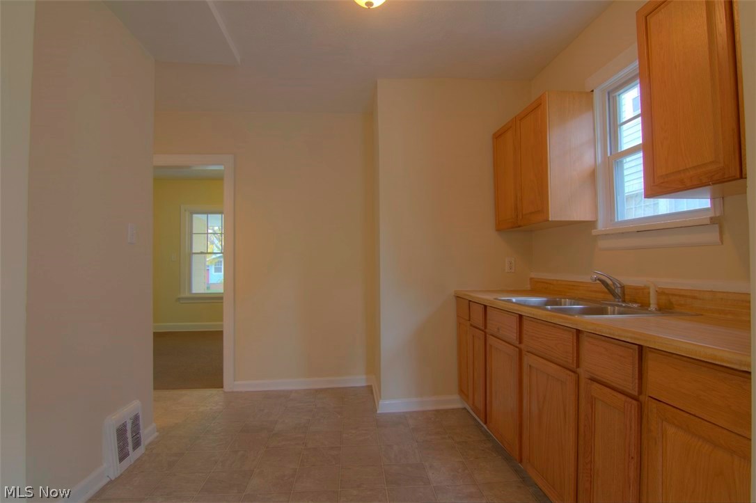 3310 Berkeley Road Cleveland, OH 44118 - Photo 8 of 20