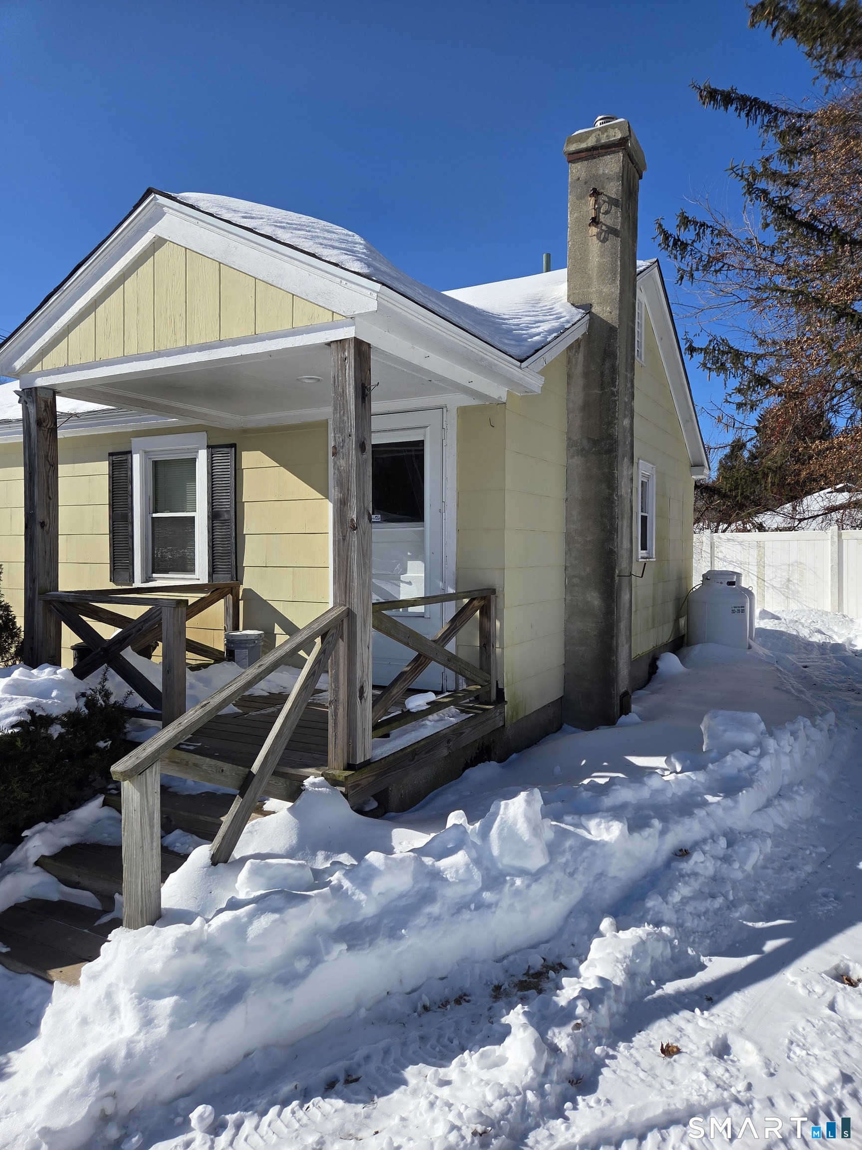 1372 New Haven Road Naugatuck, CT 06770 - Photo 2 of 11 a view of a house with a sink
