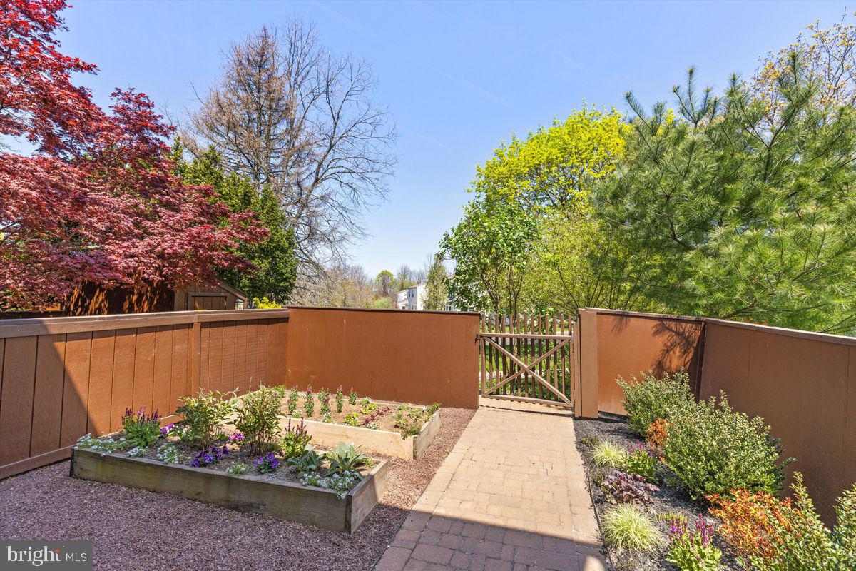 25 Eden Roc New Hope, PA 18938 - Photo 4 of 25 Gallery Image 4