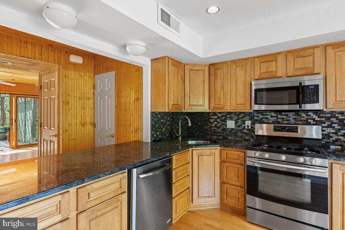 25 Eden Roc New Hope, PA 18938 - Photo 7 of 25 Gallery Image 7