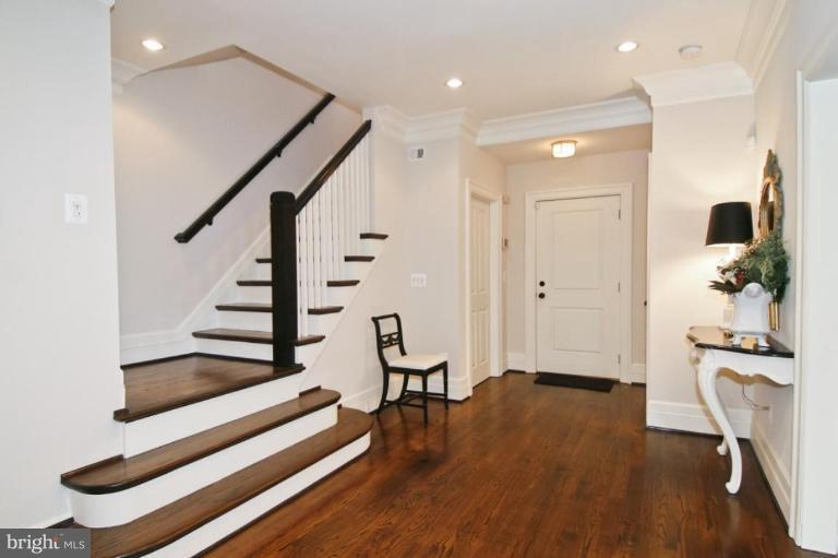 2812 P Street Northwest Washington, DC 20007 - Photo 3 of 14 Entrance / Foyer
