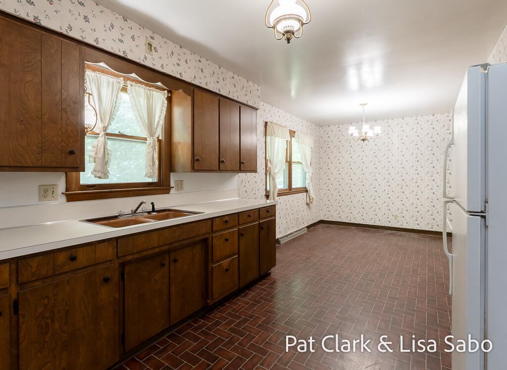 18412 168th Avenue Spring Lake, MI 49456 - Photo 7 of 39 18412 168thAve-9LoRes