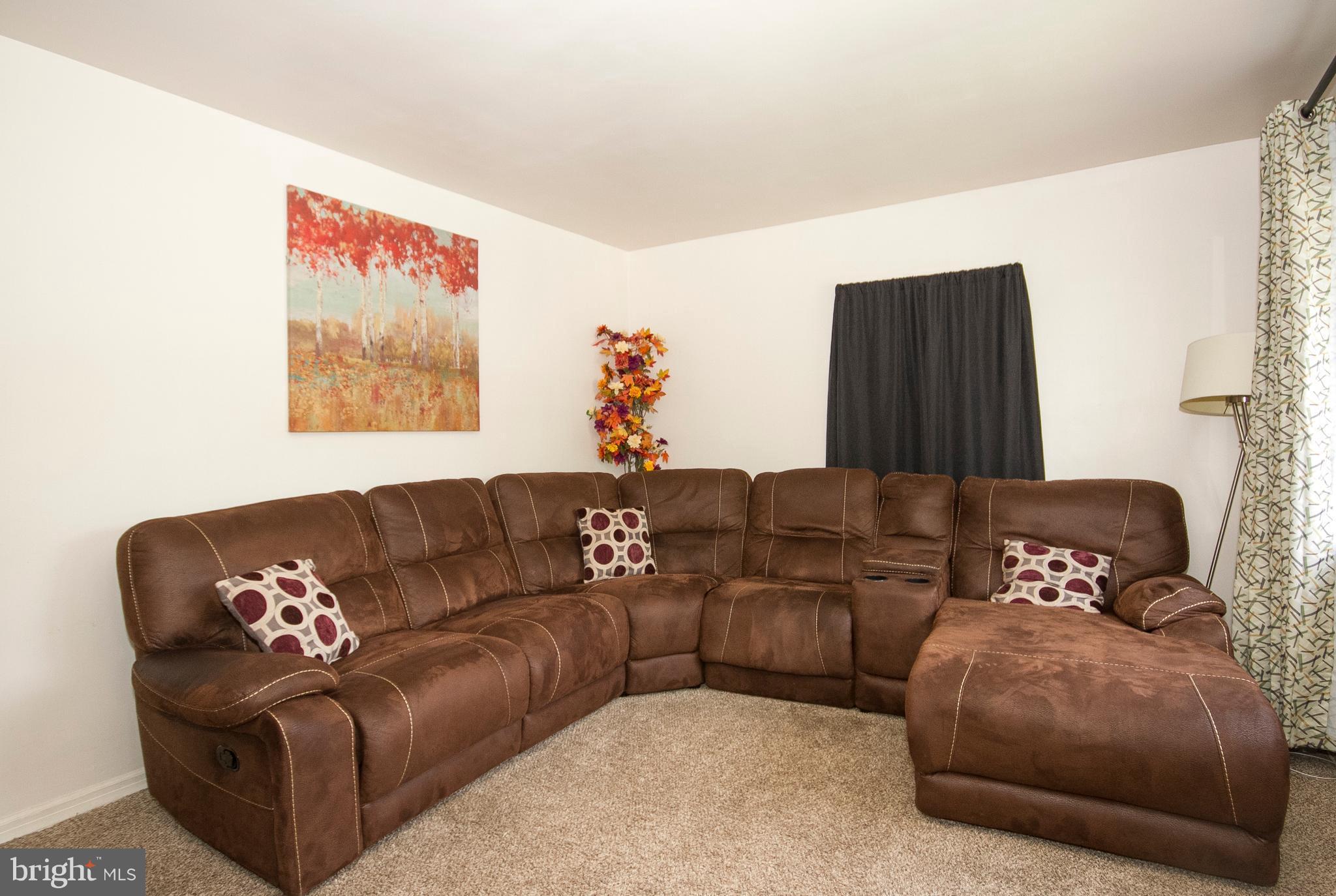 707 Cresswell Road Baltimore, MD 21225 - Photo 3 of 26 Living Room