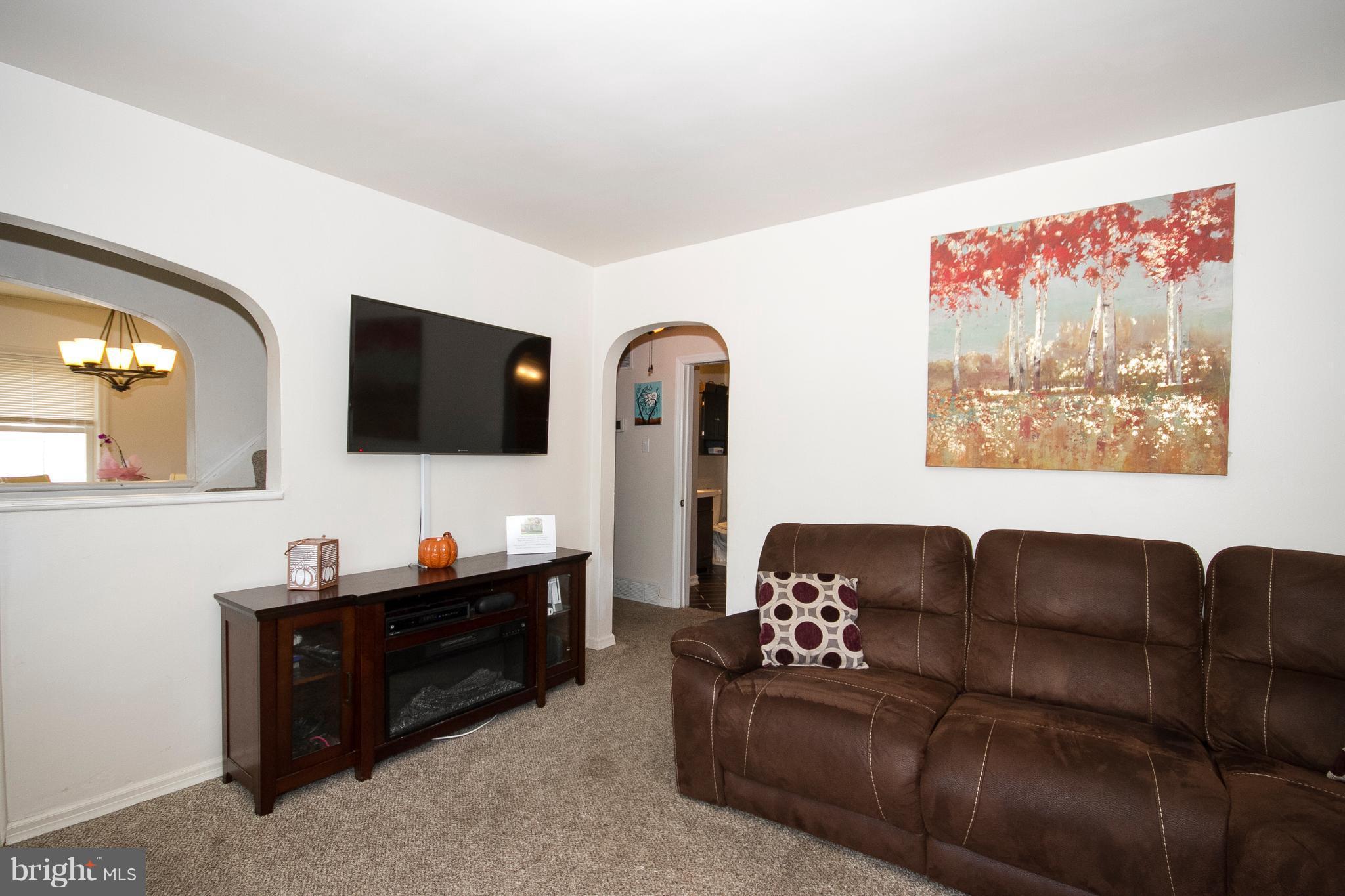 707 Cresswell Road Baltimore, MD 21225 - Photo 5 of 26 Living Room
